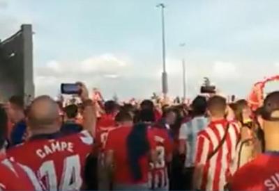 Torcedores racistas entoam cantos preconceituosos contra Vini Jr. Torcedores racistas entoam cantos preconceituosos contra Vini Jr.