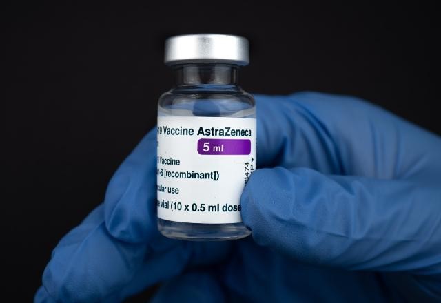Imagem da noticia Fiocruz recebe novos lotes de IFA para produção de vacina da AstraZeneca