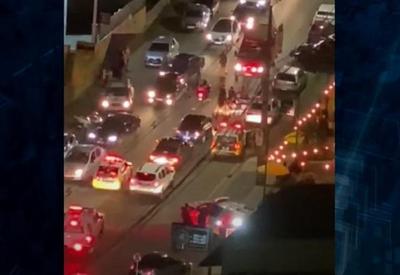 Rapaz é baleado com 5 tiros em possível tentativa de execução Rapaz é baleado com 5 tiros em possível tentativa de execução