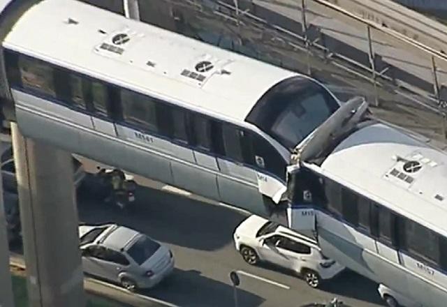 Imagem da noticia SP: linha 15-Prata do metrô está paralisada após batida entre dois trens