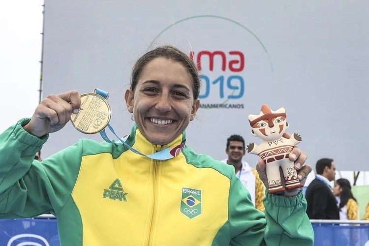 Imagem da noticia Triatleta Luisa Baptista é transferida para UTI de hospital particular