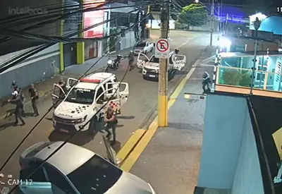 Troca de tiros após roubo a farmácia termina com PM e três criminosos mortos em Sorocaba (SP) Troca de tiros após roubo a farmácia termina com PM e três criminosos mortos em Sorocaba (SP)