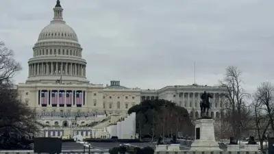 Câmara dos EUA aprova divulgação de arquivos sobre Epstein por ampla maioria Câmara dos EUA aprova divulgação de arquivos sobre Epstein por ampla maioria