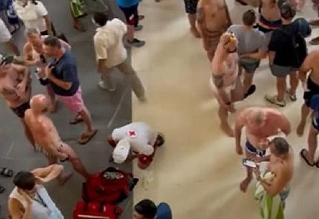 Imagem da noticia Tiroteio entre traficantes causa pânico resort de luxo no México