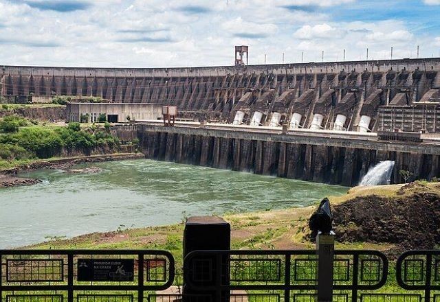 Imagem da noticia Lula publica decreto para barrar aumento de tarifa em Itaipu