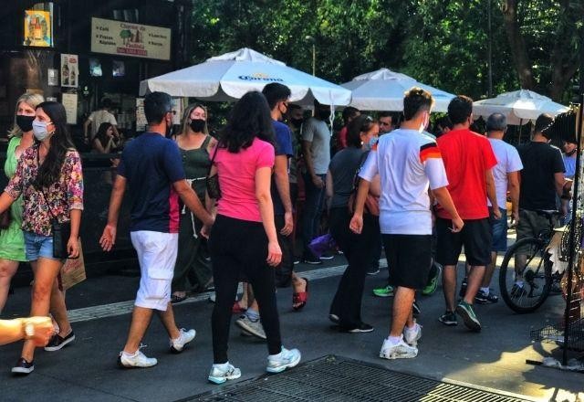 Imagem da noticia Flexibilização de medidas mantém uso de máscaras e distanciamento em SP