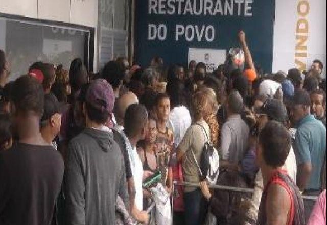 Imagem da noticia Reabertura de restaurante popular tem confusão após discursos longos