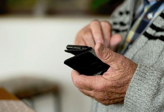 Imagem da noticia Idosos compartilham mais conteúdo enganoso ou falso, aponta estudo