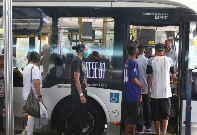 Imagem da noticia Uso de máscara volta a ser obrigatório no transporte público de SP