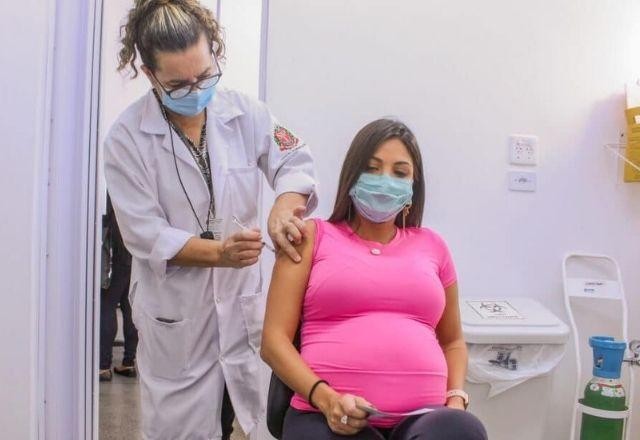 Imagem da noticia Rio libera reforço bivalente contra covid para grávidas e puérperas
