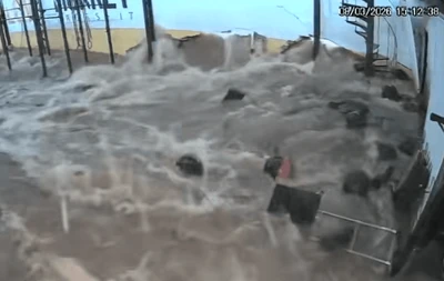 VÍDEO: Enxurrada invade academia de crossfit na Zona Sul de São Paulo VÍDEO: Enxurrada invade academia de crossfit na Zona Sul de São Paulo