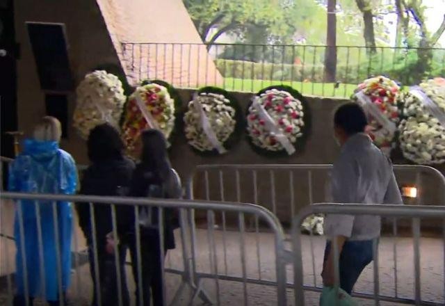 Imagem da noticia Fãs se despedem de Rita Lee em velório no planetário de São Paulo