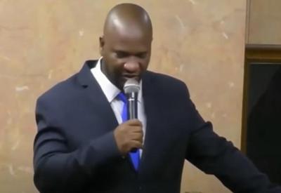 Vereador de Duque de Caxias (RJ) é assassinado a tiros de fuzil Vereador de Duque de Caxias (RJ) é assassinado a tiros de fuzil