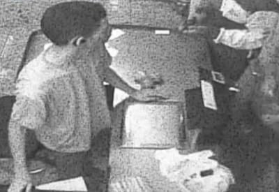 Vídeo: bandido atira a queima roupa e mata caixa de supermercado Vídeo: bandido atira a queima roupa e mata caixa de supermercado