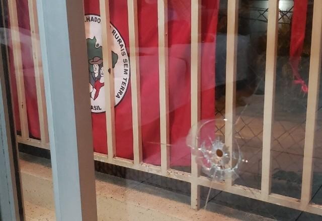 Imagem da noticia Apartamento com bandeira do MST é alvo de tiro em Curitiba