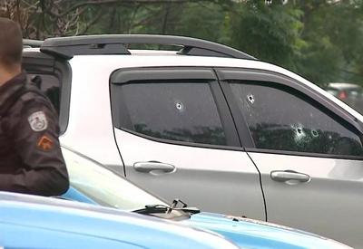 Mulher com passagem na polícia é baleada e morta dentro de carro Mulher com passagem na polícia é baleada e morta dentro de carro