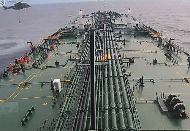 Imagem da noticia Embarcação com carros de luxo pega fogo e está à deriva em Portugal