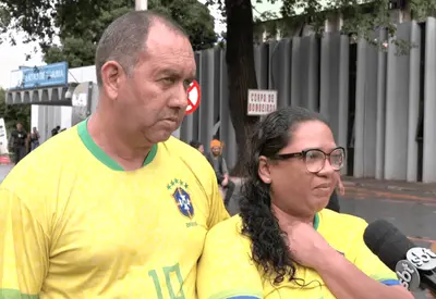 “Fiquei sem sentir a perna e achei que tinha machucado algo”, diz vítima atingida por raio em protesto “Fiquei sem sentir a perna e achei que tinha machucado algo”, diz vítima atingida por raio em protesto