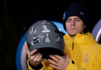 Atleta da Ucrânia é desclassificado da Olimpíada de Inverno por capacete com fotos de vítimas da guerra Atleta da Ucrânia é desclassificado da Olimpíada de Inverno por capacete com fotos de vítimas da guerra