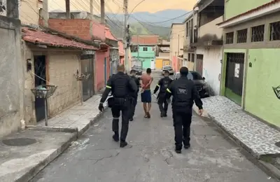 Polícia prende 8 em operação contra facção na Vila Kennedy, zona oeste do Rio Polícia prende 8 em operação contra facção na Vila Kennedy, zona oeste do Rio