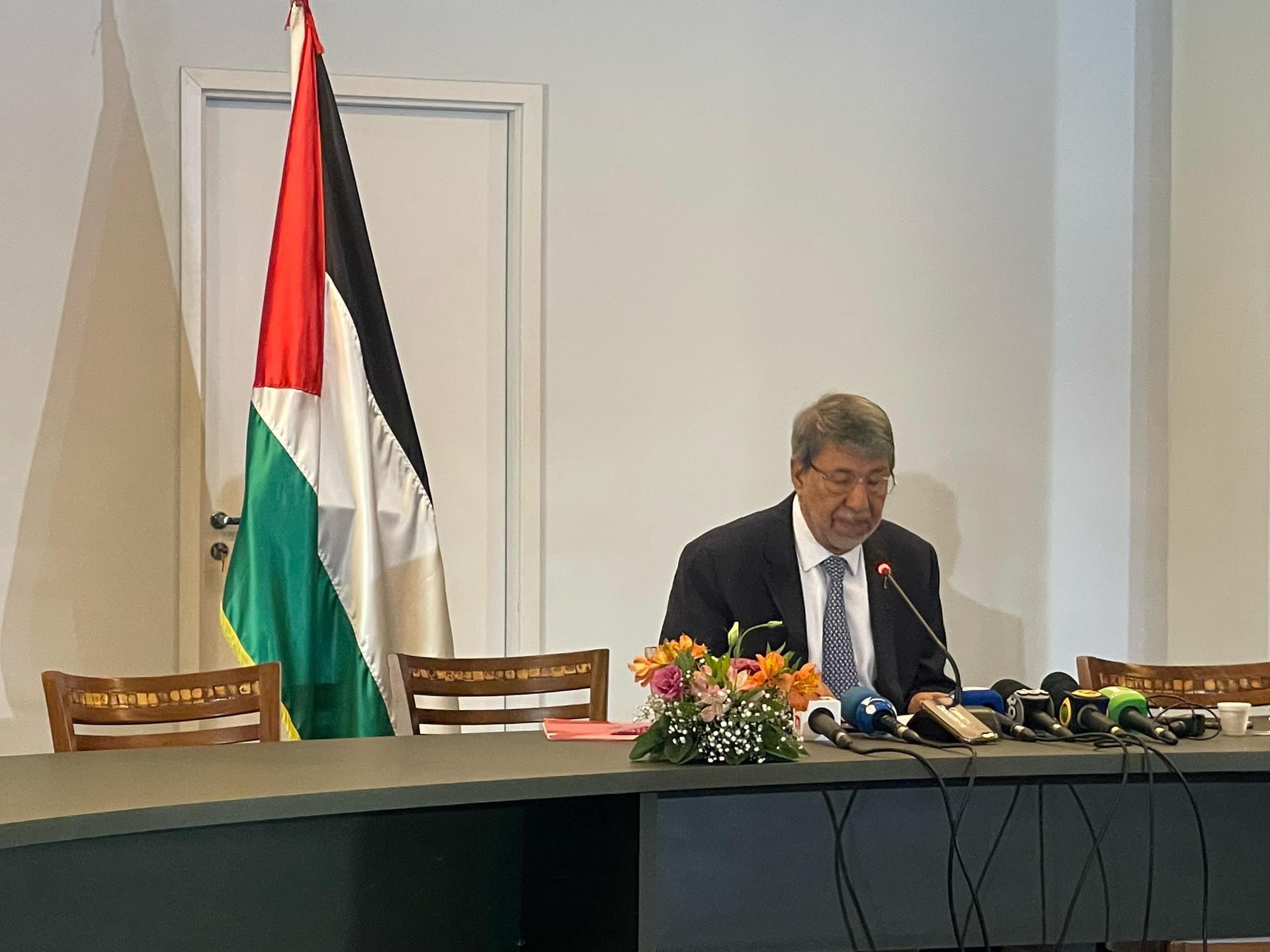 Imagem da noticia Lula tem "postura excepcional e corajosa", diz embaixador da Palestina no Brasil