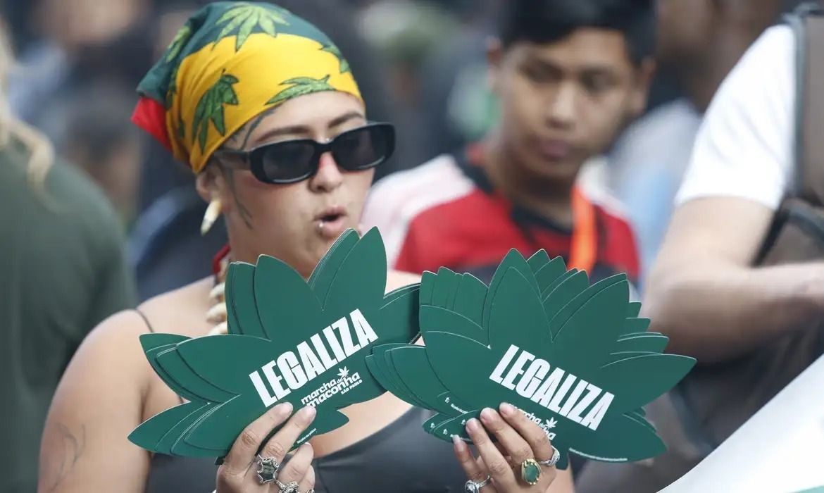 Imagem da noticia STF marca data para retomar julgamento sobre descriminalização da maconha