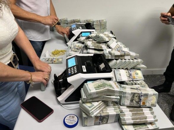 Imagem da noticia PF encontra 3 milhões de dólares escondidos em parede de casa em Curitiba