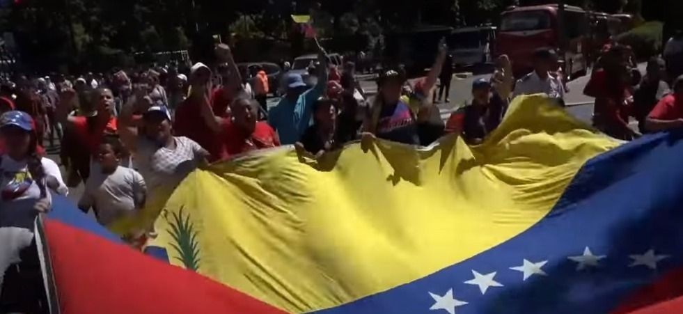 Imagem da noticia Governo argentino enviará militares para proteger a embaixada do país em Caracas