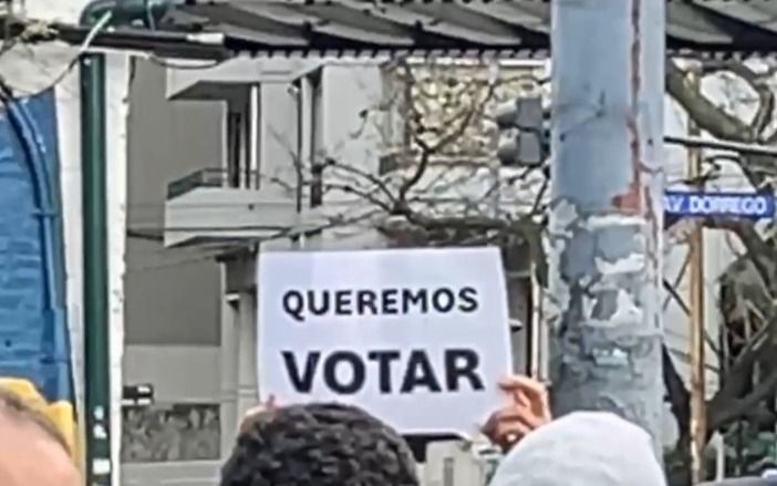 Imagem da noticia Eleitores que moram em outros países enfrentam dificuldades para se registrarem para votar na Venezuela