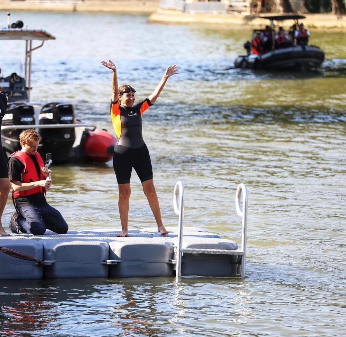 Imagem da noticia Prefeita de Paris mergulha no rio Sena para mostrar que há segurança para as provas dos Jogos Olímpicos