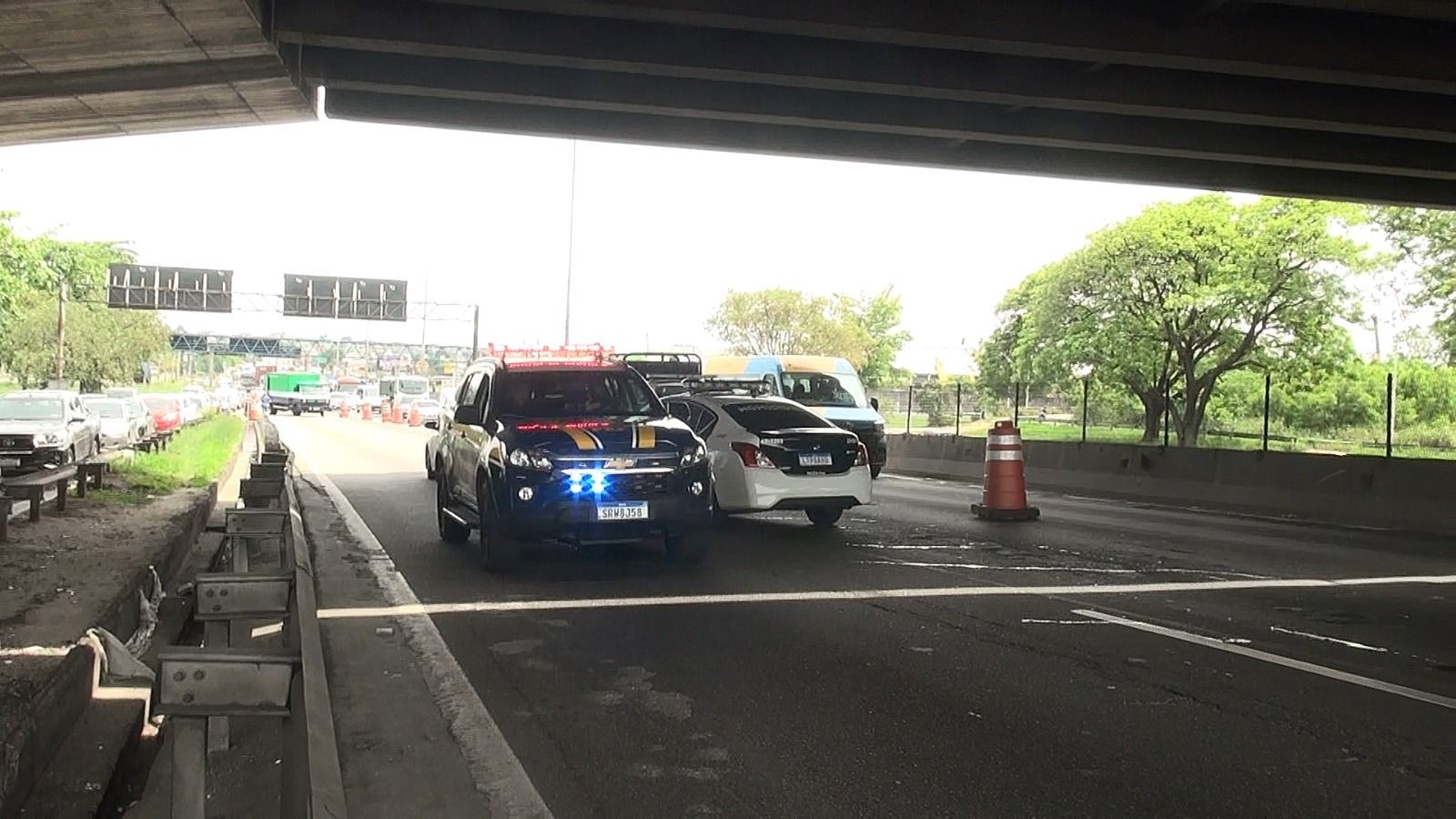 Imagem da noticia Polícia faz reprodução simulada para identificar autores da morte de três pessoas em tiroteio no Complexo de Israel