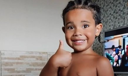 Imagem da noticia Criança de 6 anos é baleada no peito a caminho da escola no Rio