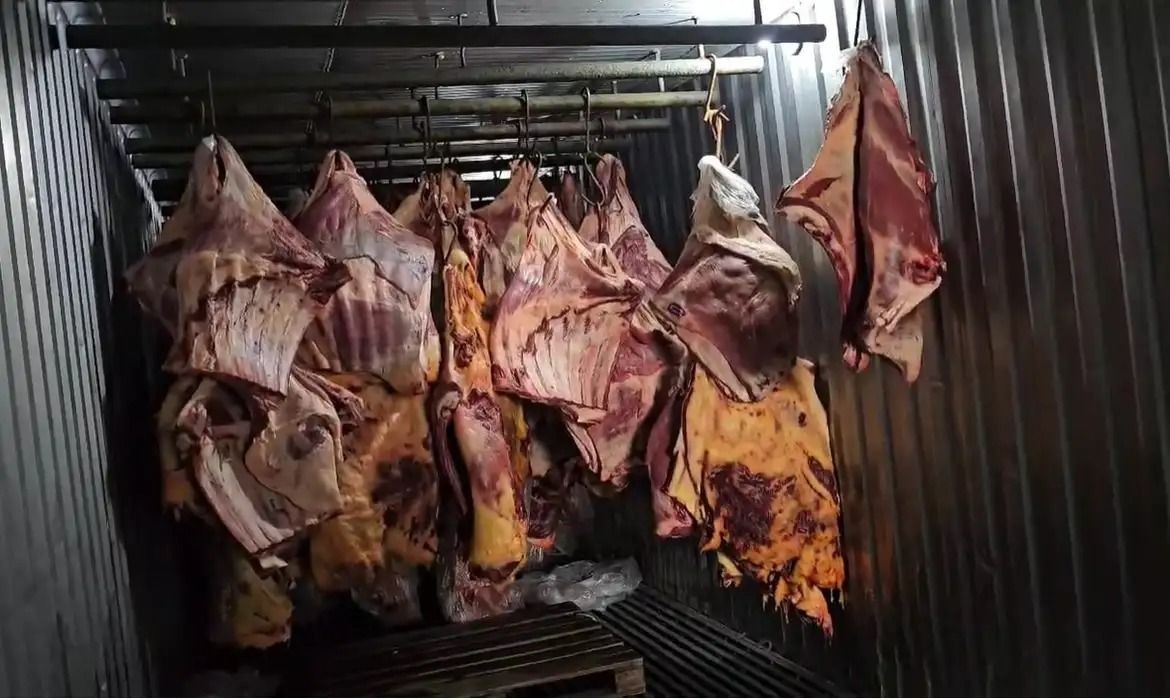 Imagem da noticia Justiça determina prisão preventiva dos suspeitos de vender carne submersa nas enchentes do RS