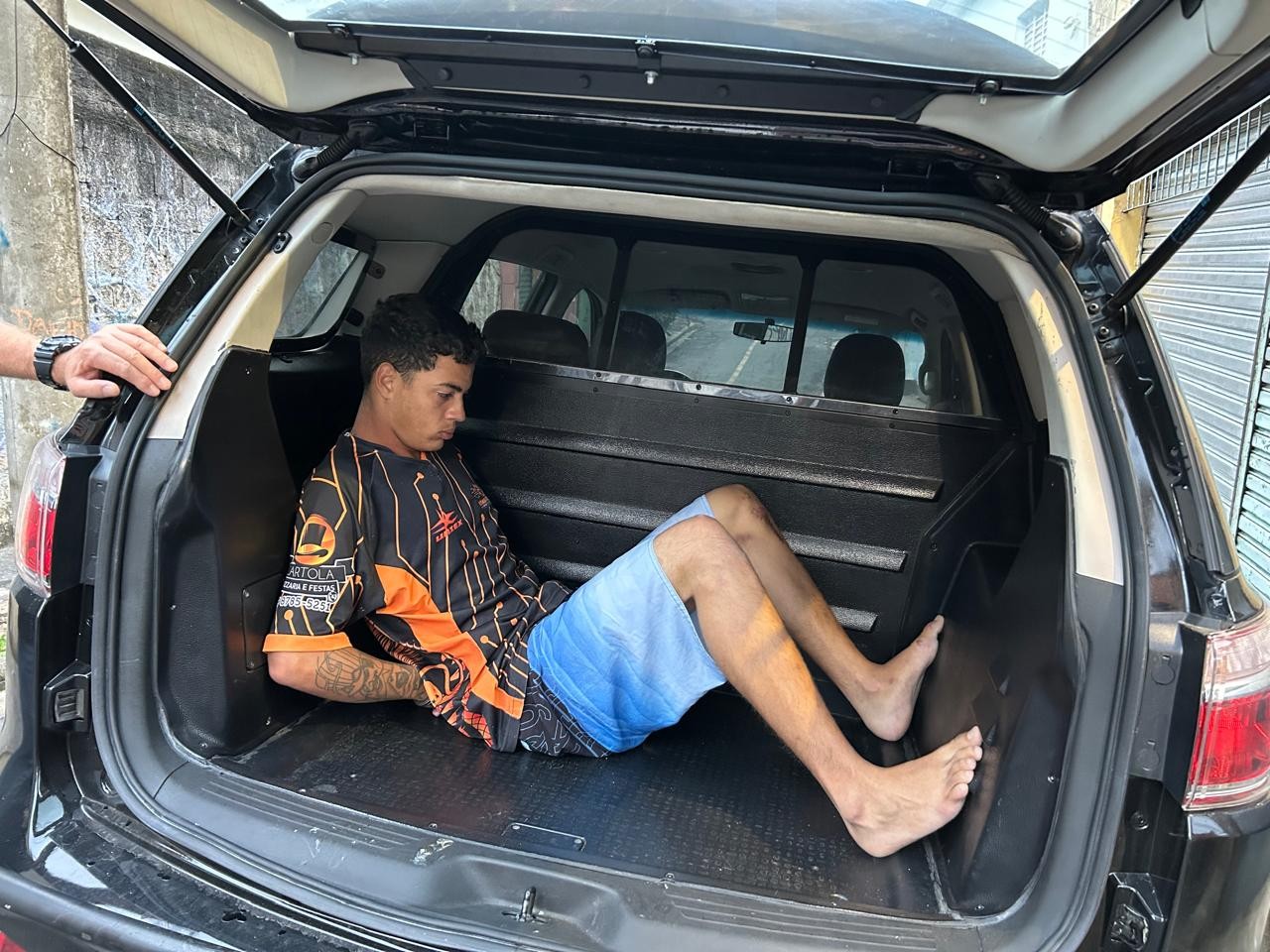 Imagem da noticia Polícia prende suspeito de roubo de relógios e alianças em Embu das Artes
