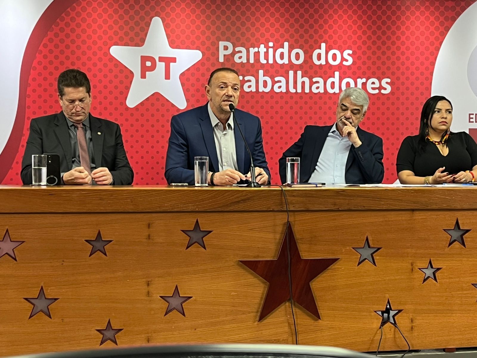 Imagem da noticia Brasil não é puxadinho dos EUA, diz novo presidente do PT sobre Trump