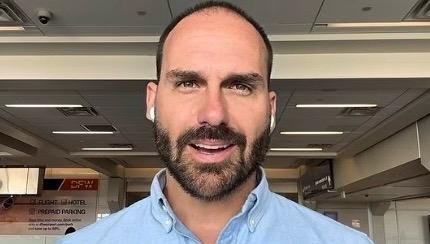 Imagem da noticia Moraes diz que Eduardo Bolsonaro "intensificou condutas ilícitas" após medidas cautelares contra o pai