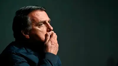 Bolsonaro recebe atendimento médico na prisão após nova crise de soluços Bolsonaro recebe atendimento médico na prisão após nova crise de soluços