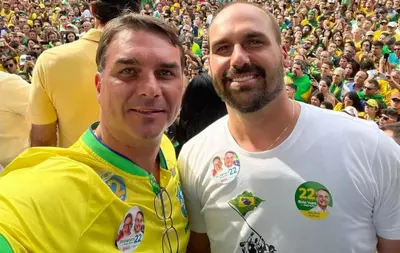 Moraes: Flávio e Eduardo Bolsonaro articulavam reviver acampamentos do 8 de janeiro com vigília Moraes: Flávio e Eduardo Bolsonaro articulavam reviver acampamentos do 8 de janeiro com vigília