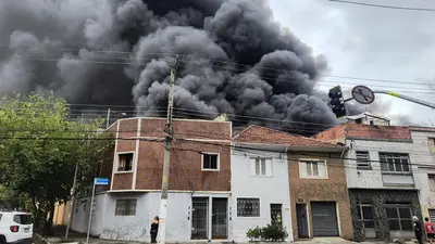Incêndio de grandes proporções atinge loja de flores na zona leste de SP Incêndio de grandes proporções atinge loja de flores na zona leste de SP