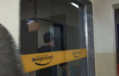 Suspeito de participar de estupro coletivo em Copacabana se entrega à polícia Suspeito de participar de estupro coletivo em Copacabana se entrega à polícia