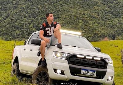 Youtuber é preso após mobilizar viaturas e helicóptero da PM em falso assalto Youtuber é preso após mobilizar viaturas e helicóptero da PM em falso assalto