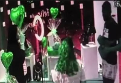 Flagrante: empresária é assaltada enquanto fazia live Flagrante: empresária é assaltada enquanto fazia live