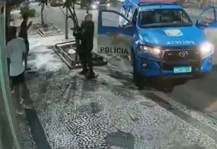 Imagem da noticia PM envolvido em abordagem racista no Rio nega uso de fuzil