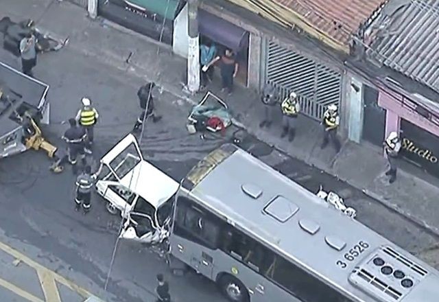 Imagem da noticia Grave acidente deixa 3 mortos e 5 presos nas ferragens em SP