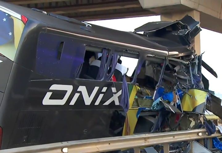 Imagem da noticia Pelo menos 10 morrem em acidente com ônibus em rodovia no interior de SP