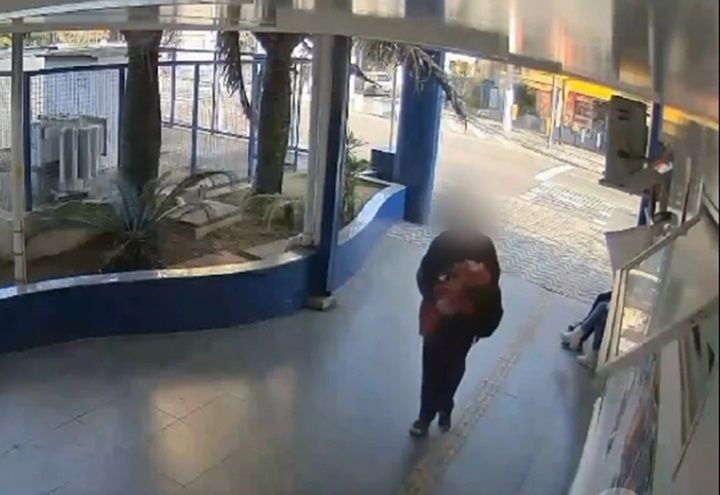 Imagem da noticia Bebê foi abandonado por casal de adolescentes, diz polícia