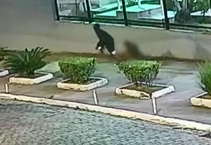 Imagem da noticia Adolescente implora para não ter celular roubado no RJ