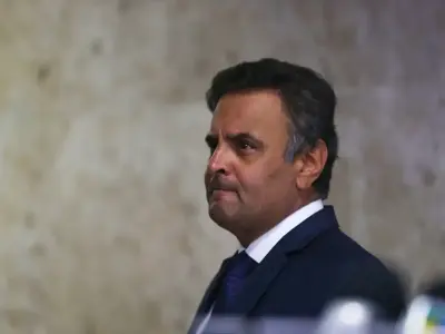 Aécio diz que "política é arte de conversar" e pode integrar palanque de Lula em Minas Aécio diz que "política é arte de conversar" e pode integrar palanque de Lula em Minas