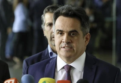 Ciro Nogueira diz que Eduardo Bolsonaro 'atrapalha hoje em dia' ao brigar com Nikolas Ciro Nogueira diz que Eduardo Bolsonaro 'atrapalha hoje em dia' ao brigar com Nikolas