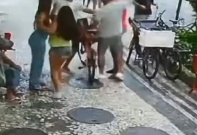 Imagem da noticia Homem agride entregador de aplicativo em Copacabana, no Rio
